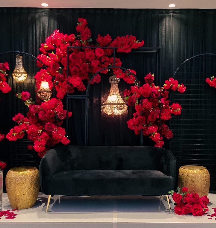 9920e0_00974a5b7eb345aba99435a42a8038eemv2.jpg Black Velvet Seat - Image 1