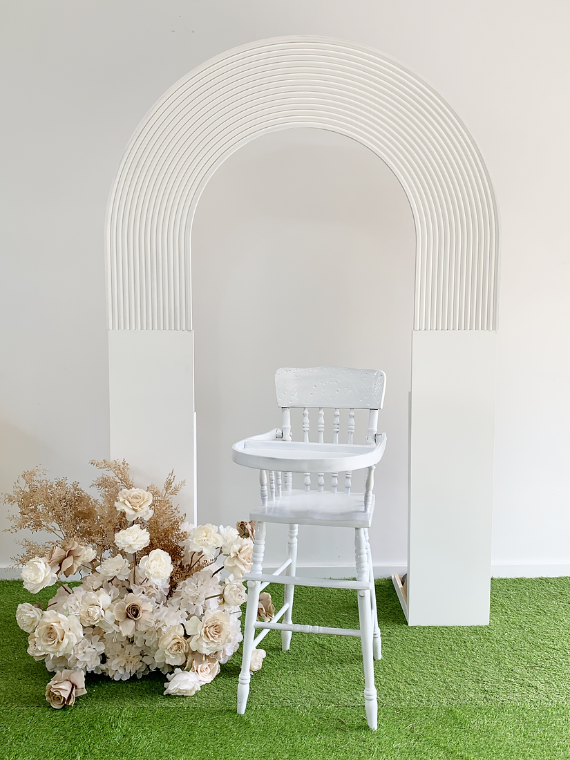 9920e0_13e9f38a3628491c92eeb7cb3169acf8mv2.png White High Chair - Image 1