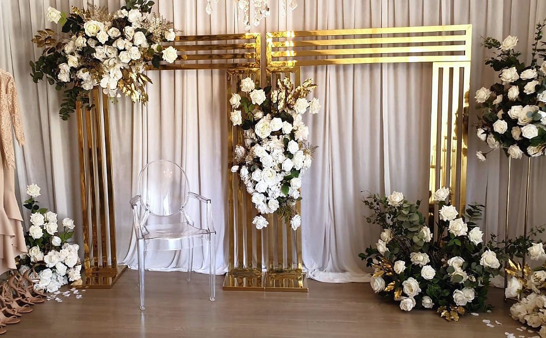 bead3e_16f5a0ed33634b19a79452c7765251a3mv2.jpeg Gold Roman Frames - Image 1