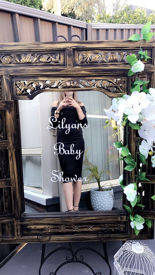 bead3e_1aec39fc605c450d8ee16a988d871764mv2.jpeg Black Easel - Image 1