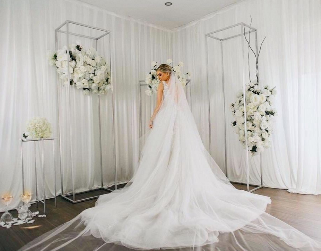 bead3e_807c53c9965d43ab947db63e8bd3ec38mv2.png Silver Lux Frame Stands - Image 1